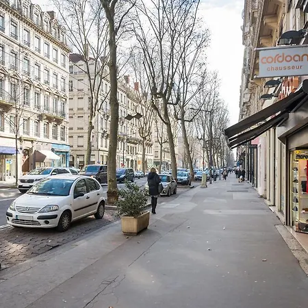 Chic And Spacious Flat - Foch Appartement *